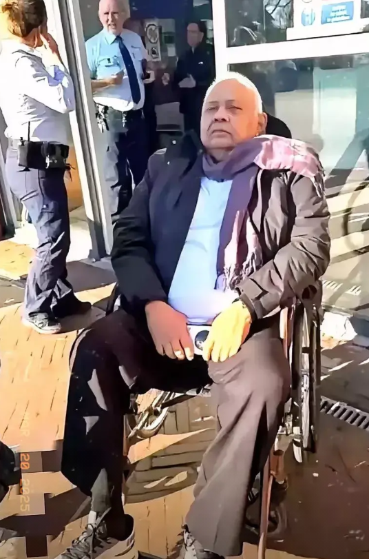 事情越来越复杂了！

杜特尔特的专属辩护律师梅尔迪亚入院抢救，现年74岁，杜特尔
