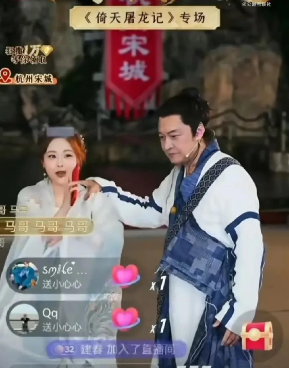 别再心疼马景涛摔倒了，
当我看到景区一场商演的报价时，
才明白了为什么寇振海孙耀