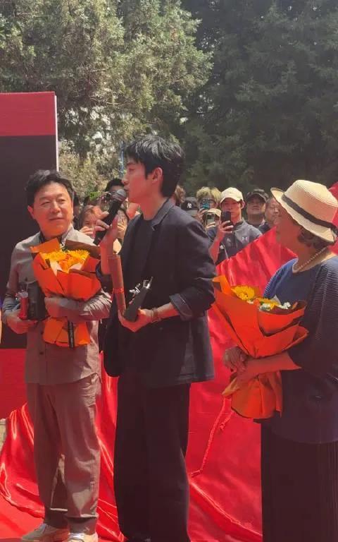 北电学院奖开奖即王炸！黄渤、朱一龙强势上榜！一个是影坛常青树，一个是演技派新星，