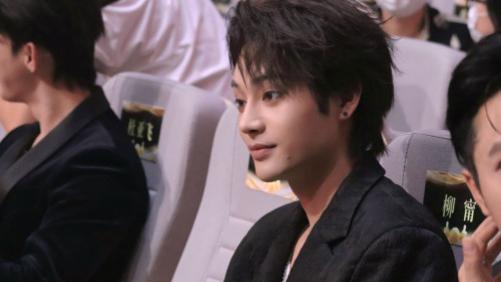 柳甯斩获全国微短剧人物大典最佳杰出演员奖，实力演绎备受认可