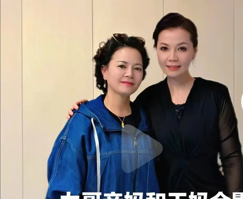 周冰倩老师杭州金沙湖大剧院演唱会，干女儿力哥来了，力哥的妈妈也受邀来了！画面温馨
