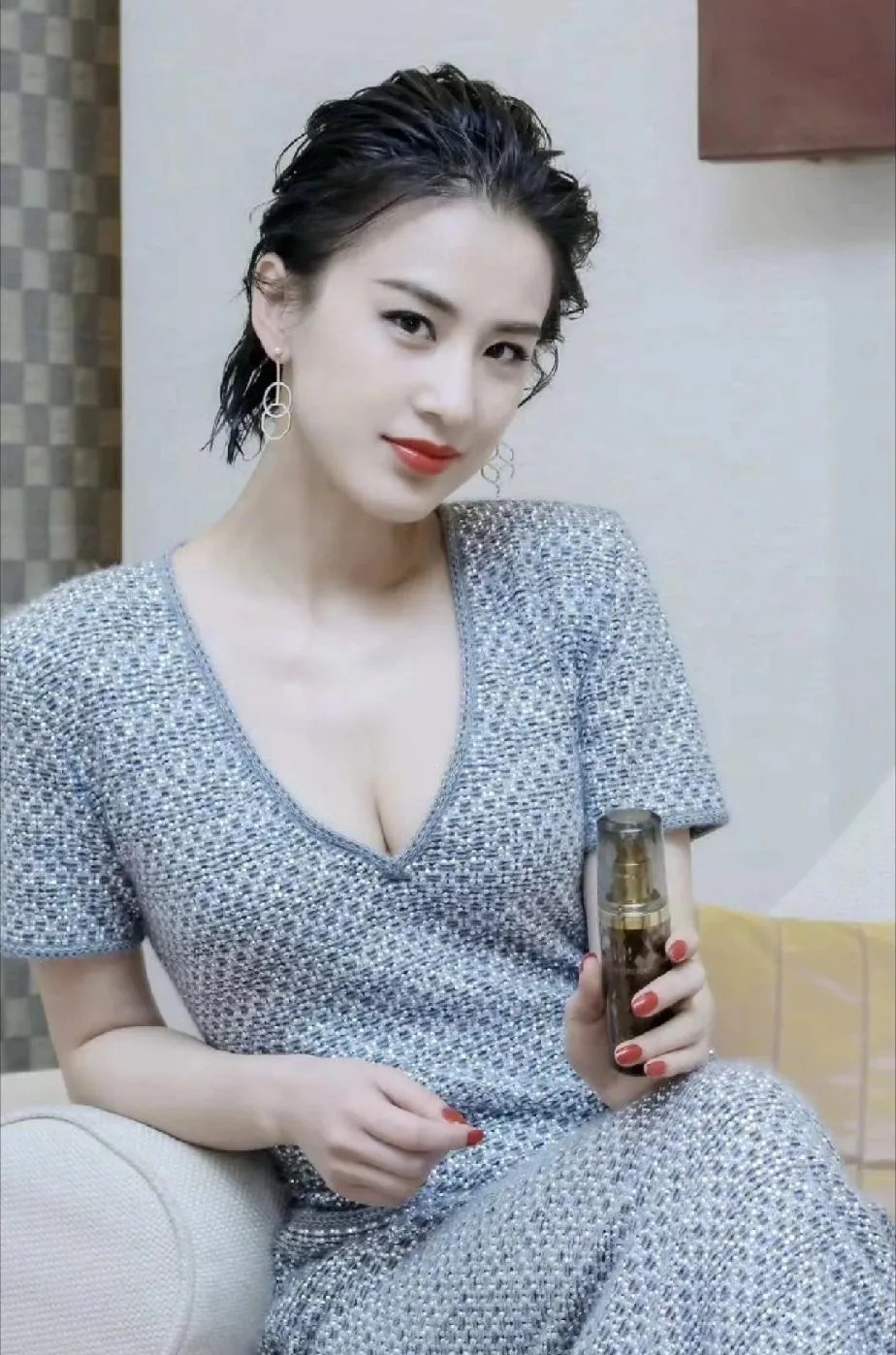 黄圣依，年轻时的一张照片，太漂亮了！