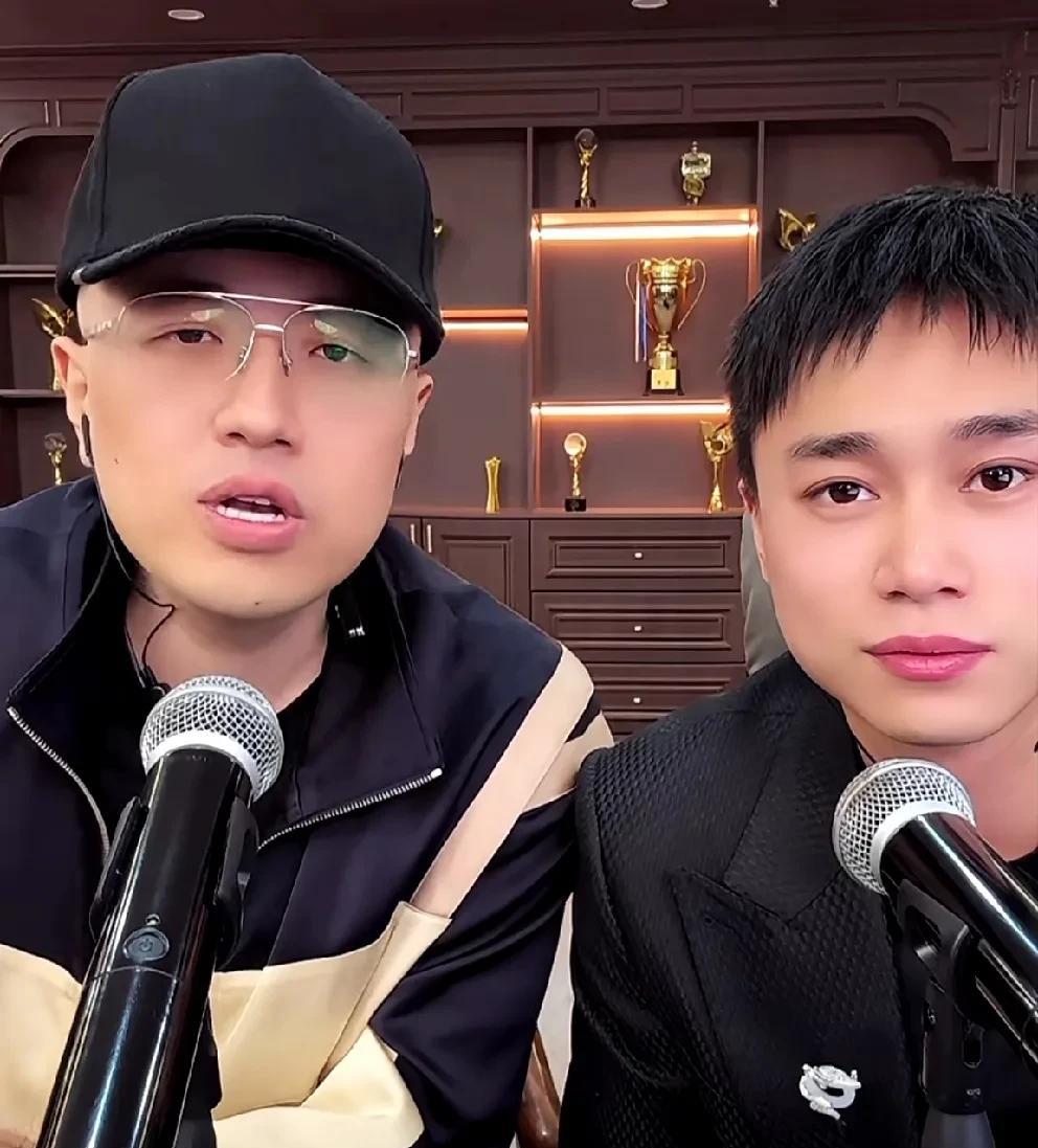 刘二狗猛夸伽佰是最强军师，手握最强供应链！
           刘二狗称伽佰是
