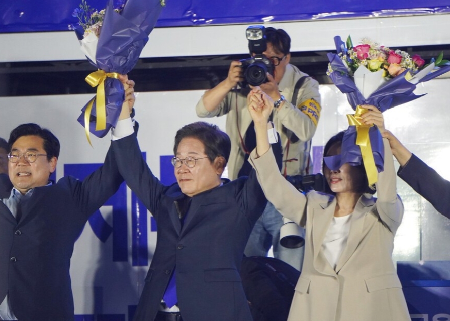 不怕诅咒！搬回青瓦台
当地时间6月4日，韩国新总统李在明将积极推进搬回青瓦台的方