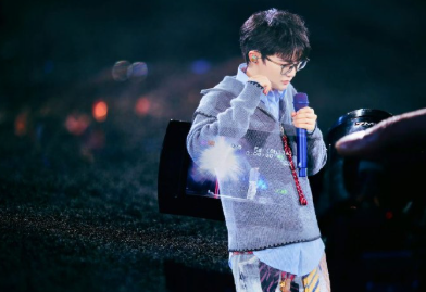 被周深的粤语翻车现场可爱到了！明明想好好说，结果越说越迷糊，最后自己先笑场。建议