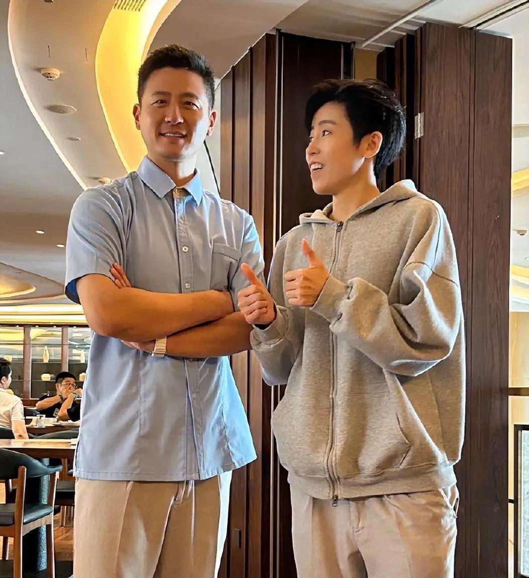2012年，伦敦奥运会羽毛球男双冠军蔡赟，与2022年北京冬奥会短道速滑冠军范可
