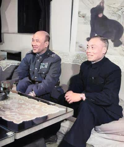 1949年4月24日，桂系元老李任仁、黄旭初在桂林召开会议。参会的有广西的政府大
