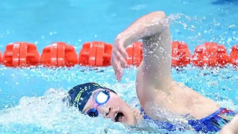 李冰洁逆天改命勇夺银牌
北京时间7月27日晚，2025年世泳联世锦赛女子400米