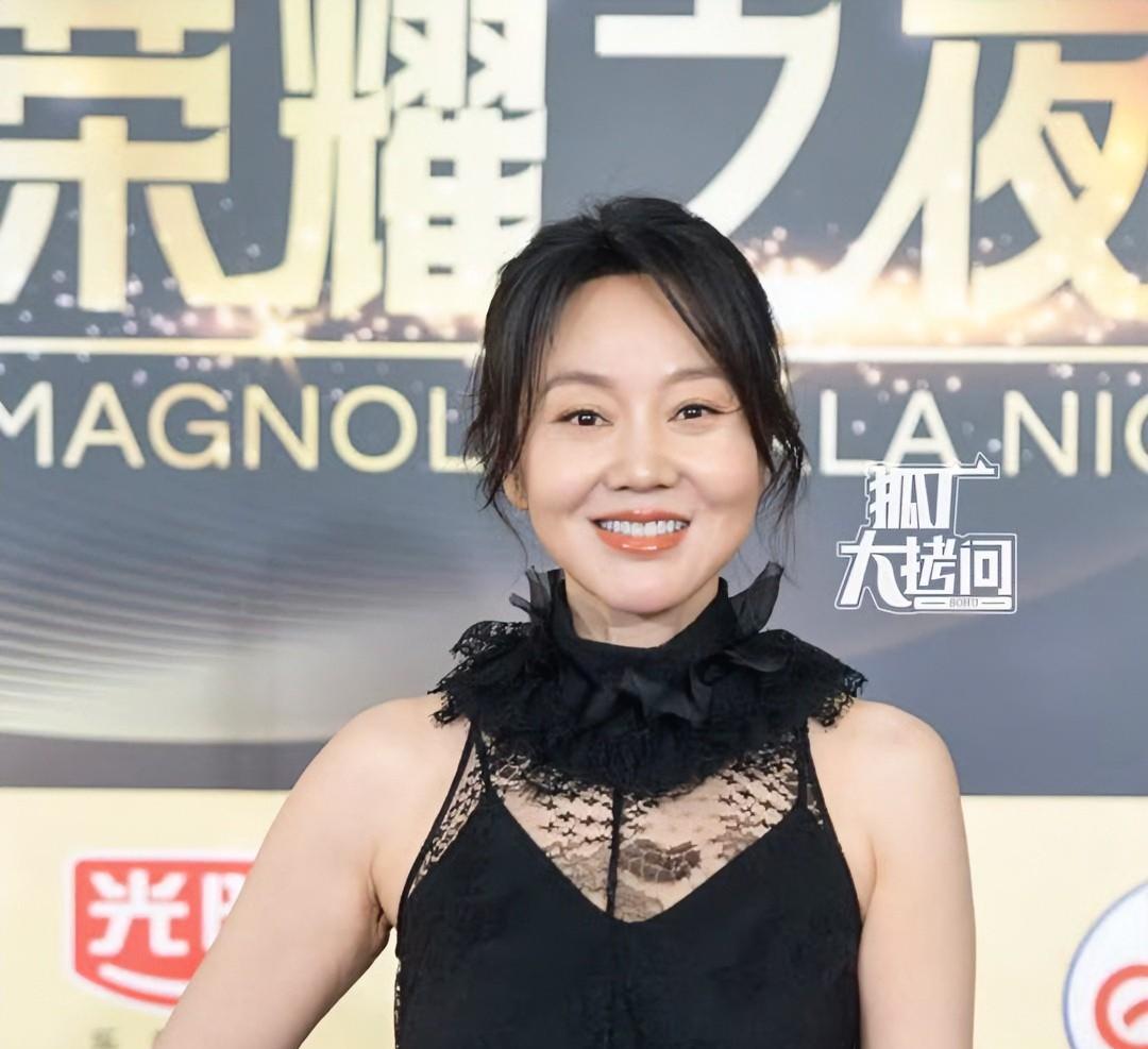 闫妮越来越让人看不明白了
50多岁了，皮肤松弛，脸垮，身材走样这些中年妇女标志你