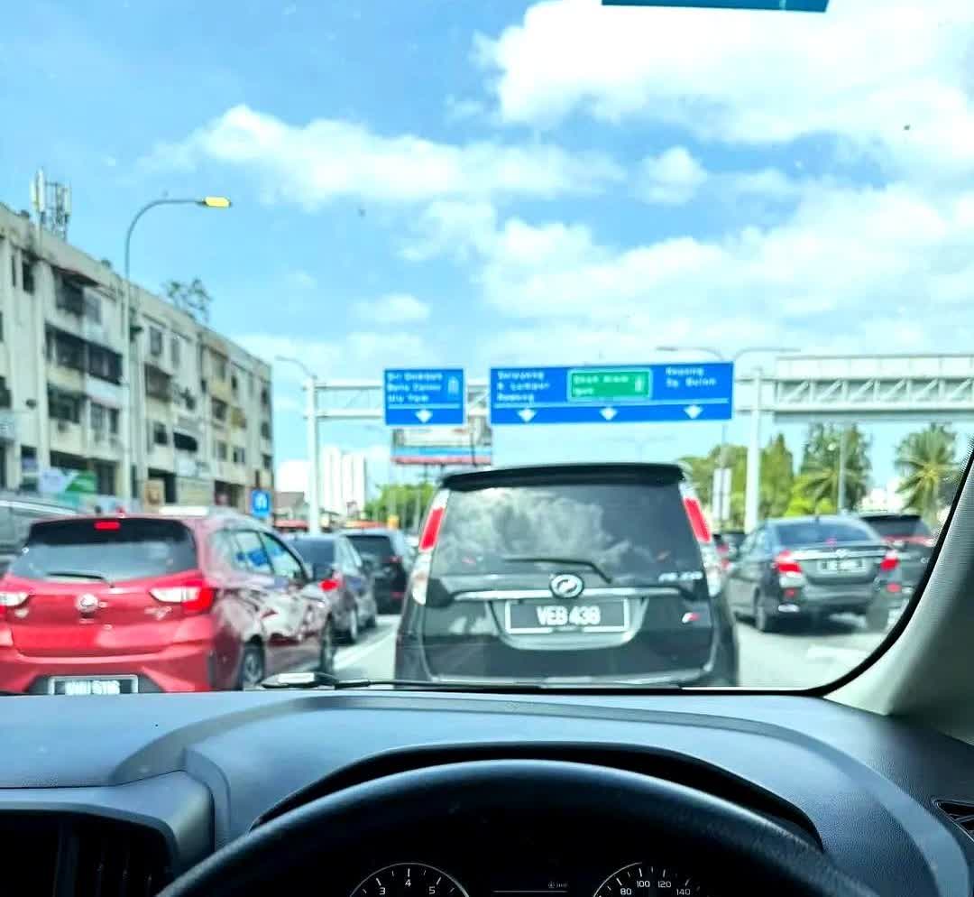 发现没？景德镇一家三口被撞案的廖某某，才是个狠人。为什么这么说？

前两天在