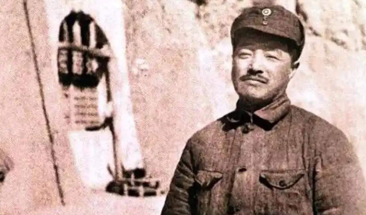 如果用四个字来评价贺龙贺老总的话，那一定是大公无私。
南昌起义的时候，贺老总甚至