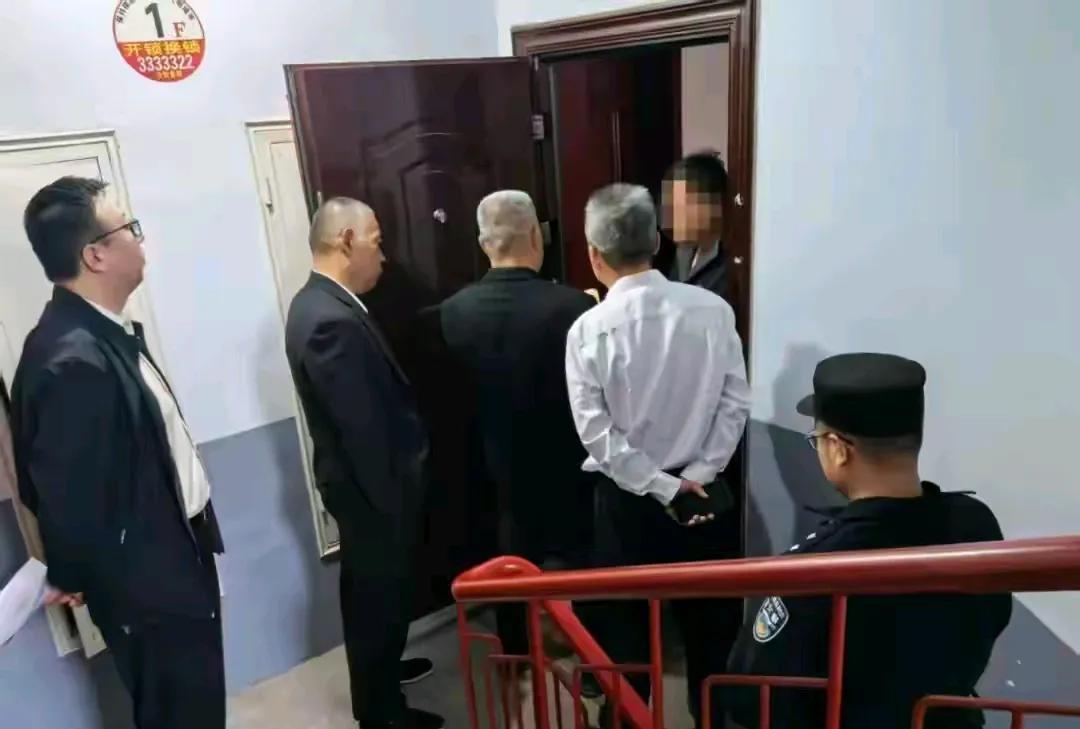 根据您的描述，“张店凌晨亮剑！拘留9人、清户23套”，这似乎是一则新闻标题或报道