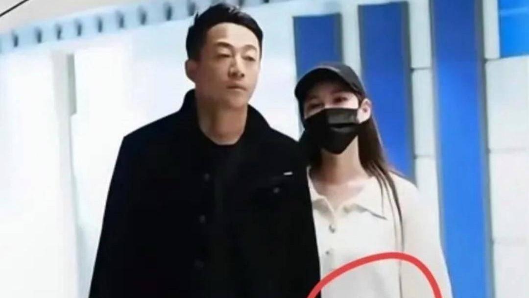 汪小菲直播说漏嘴承认马筱梅怀孕，孕妇正陪女儿外出！