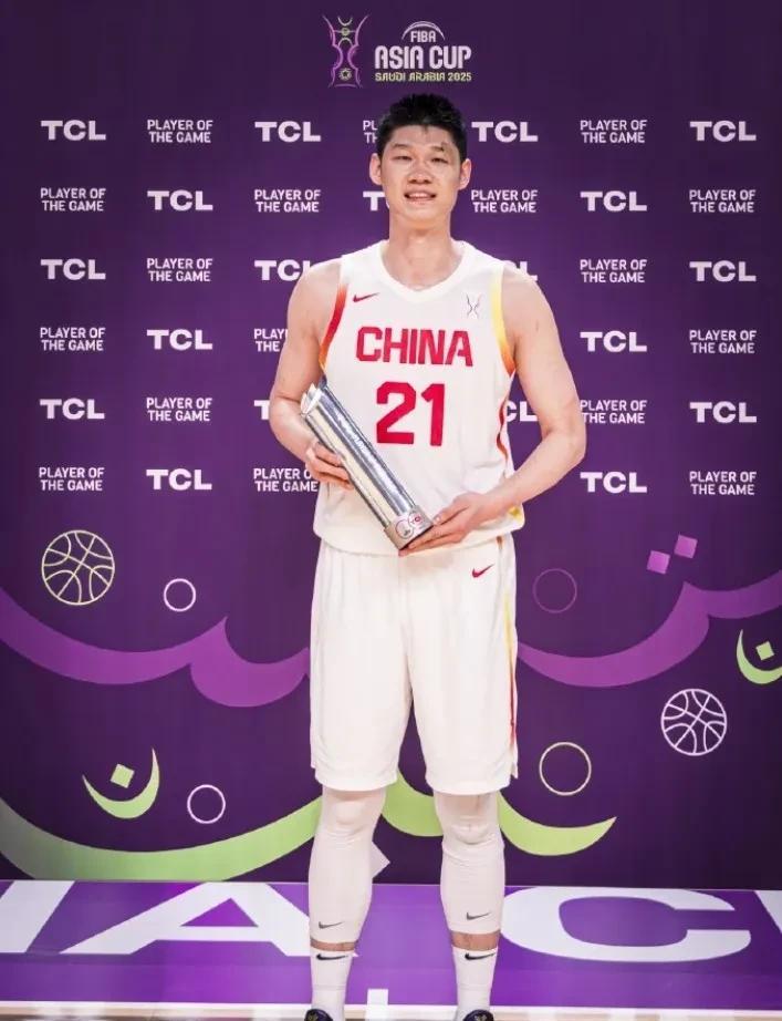 中国男篮现役第一内线，胡金秋爆砍23分11篮板打爆韩国!
在今晚中国男篮与韩国男