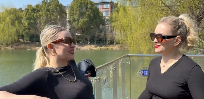娜塔莎漂亮还是娜斯佳更有女人味？
二黑还有小二黑以及娜斯佳在娜塔莎和大郎邀请下，