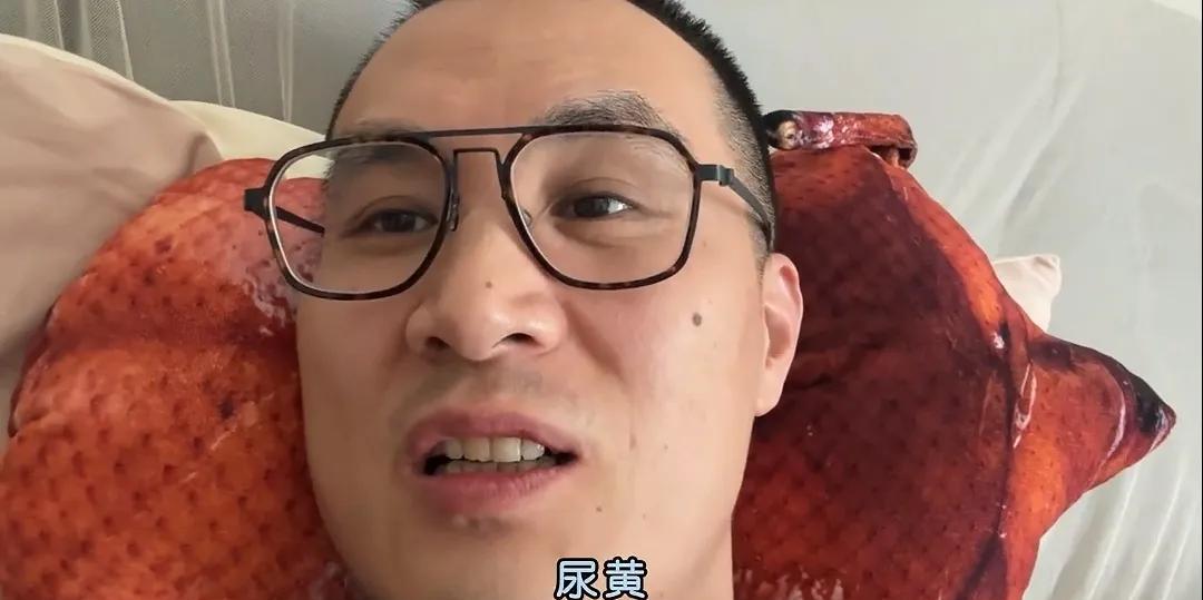 视频博主“亮哥”骂人不带脏字，真绝！
“亮哥”说：“我看完之后一下子就精神了，首