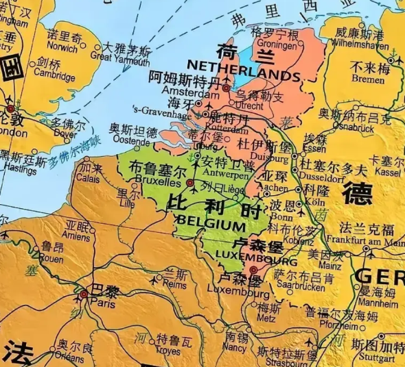 欧洲国家，真的是太小了，太分散了，世界上很知名，但是却是袖珍国家。

西欧的三个
