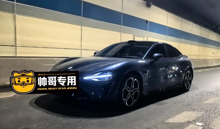 小米su7，1w公里用车分享

1.车是真的好看！情绪价值拉满！从一开始提车到现