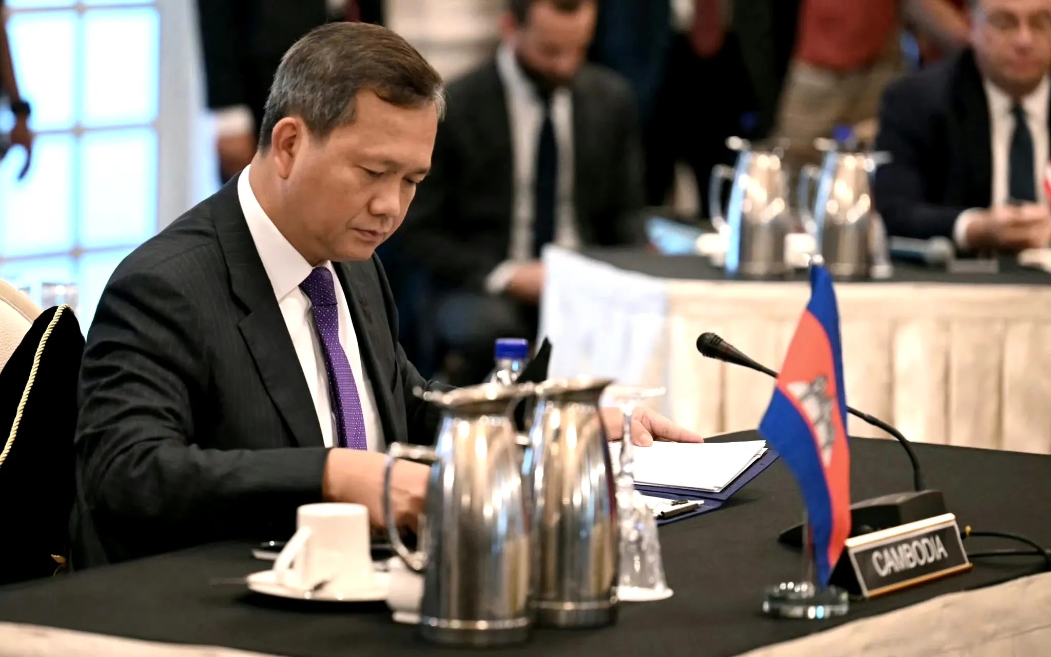 泰柬首相在大马首相官邸进行和谈，泰国代首相 Phumtham Wechayach