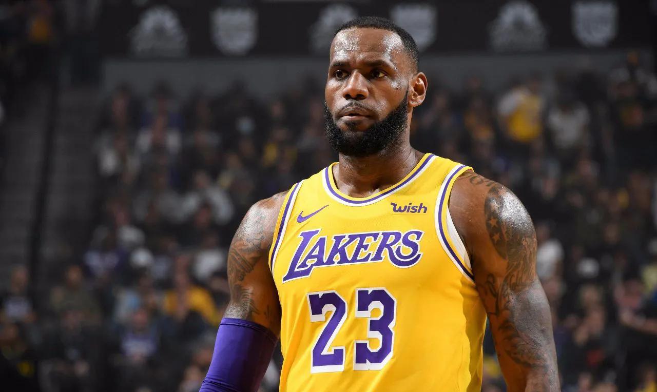 湖人，签个斯玛特，瞎子点灯白费蜡!
湖人，捞个顿宝，签个肥缸，买断捡漏，又称封神