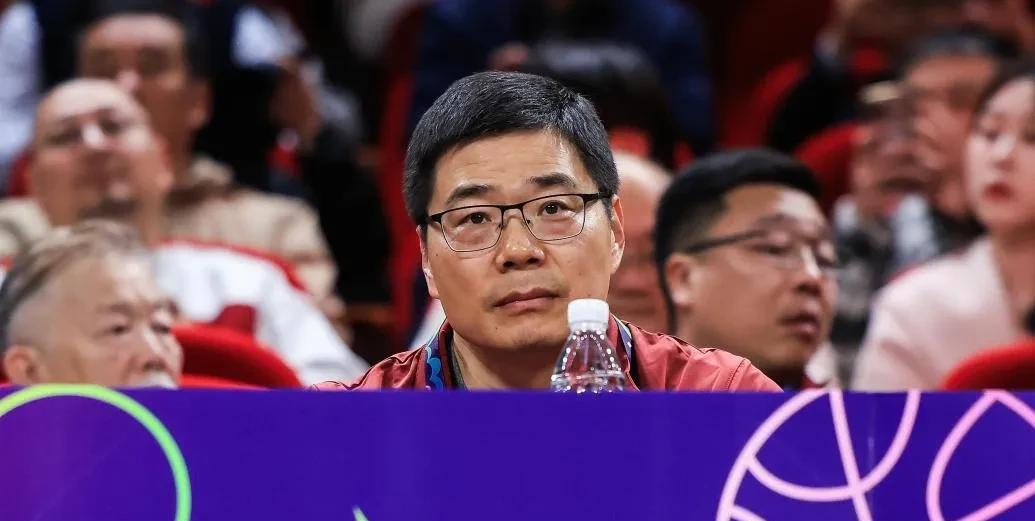 真没看出来郭振明原来是这样性格的人，不鸣则已，一鸣惊人。顶格处理辽宁山东4名队员