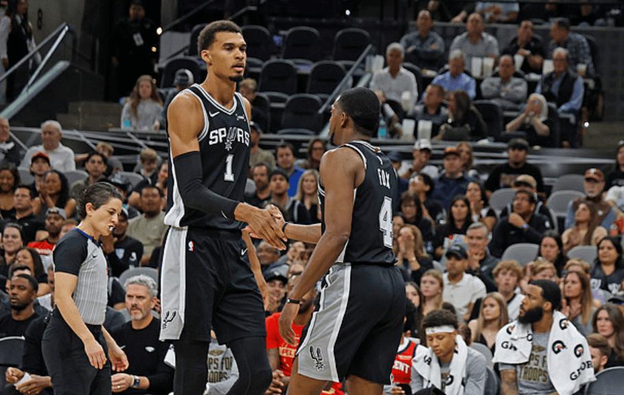 #NBA# 11月10日NBA早报与热点新闻！
    1.队记：杰伦-格林因腿