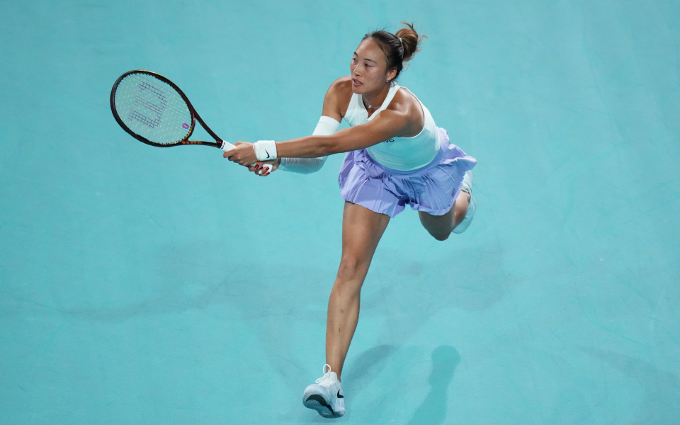 3月25日凌晨，WTA1000迈阿密站第四轮比赛中，中国金花郑钦文迎战本土选手克