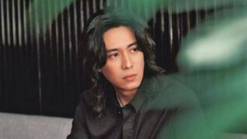 陈楚河刚否认完恋情，转头就撒狗粮官宣恋情，网友：真香！