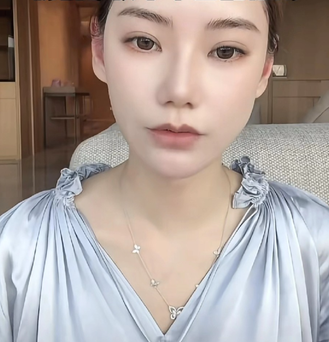 马筱梅谈玥儿霖霖开销日常！网友听后都感谢她！

马筱梅在直播中与网友互动时谈到了
