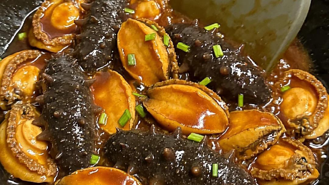 今儿有红烧鲍鱼海参，米饭给您盛好了🥳