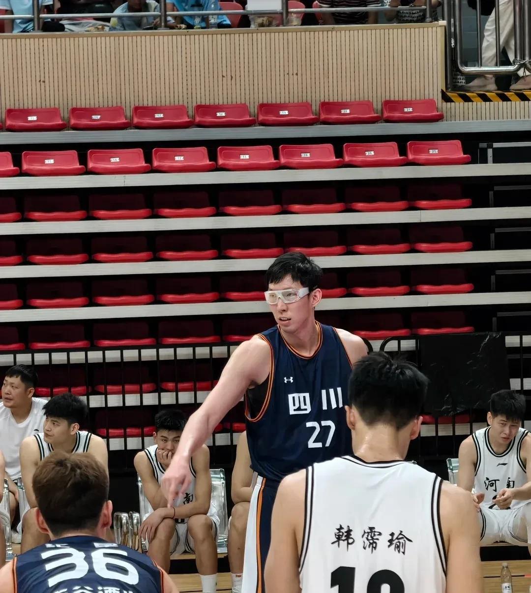 周琦身为河南新乡人，为多个省打过全运，唯独没给河南打过！广厦亚冠首战大比分落败，