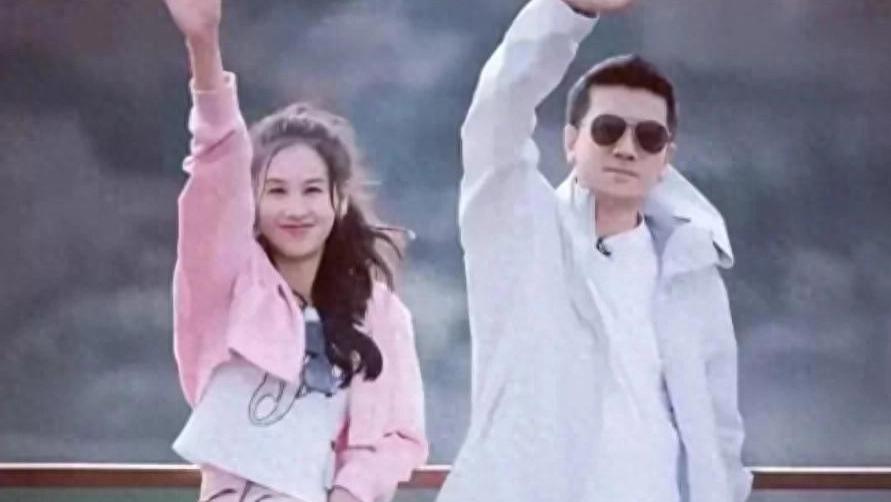 同样录制夫妻真人秀节目，胡静是去玩的，黄圣依是去发求救信号的