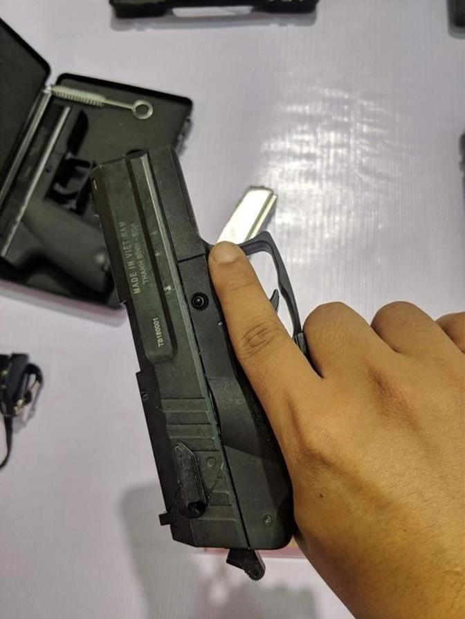 越南国产SVN-15手枪 用来装备执法安保力量
空军5.6毫米，发射5.6*10