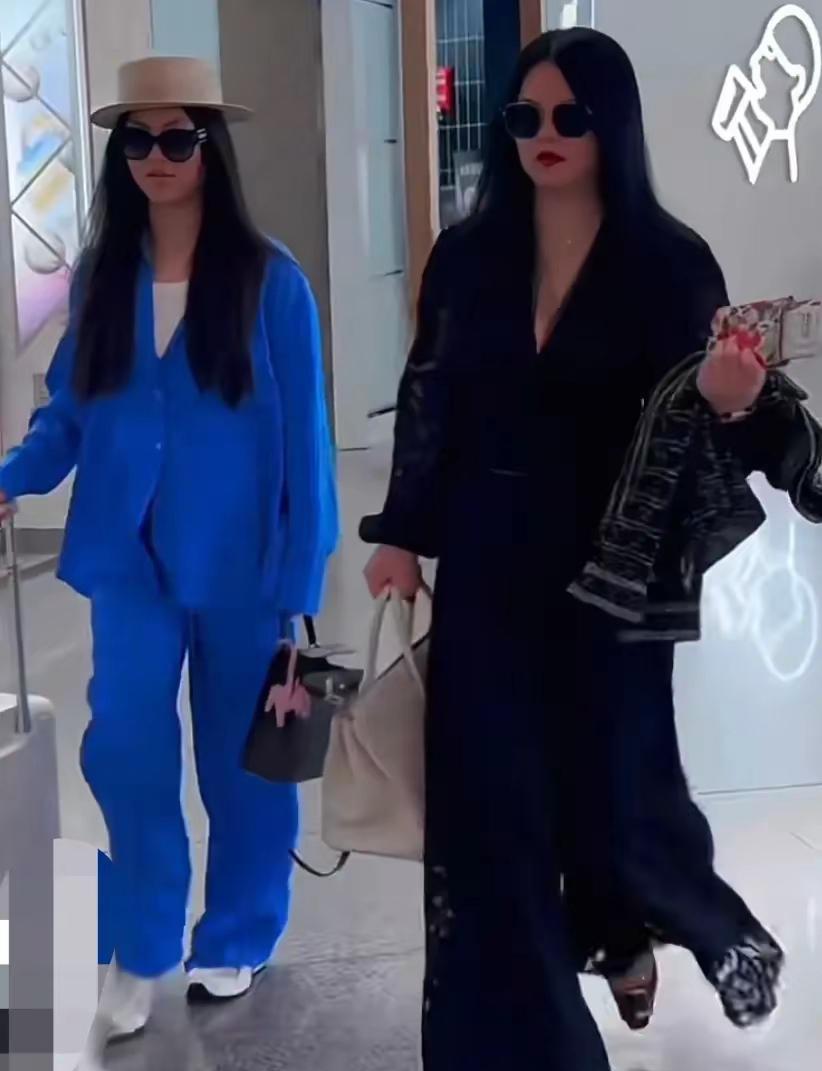 李湘和王诗龄走机场，妈妈不老、女儿不嫩，太养眼了……
王诗龄一身克莱因蓝的套装，
