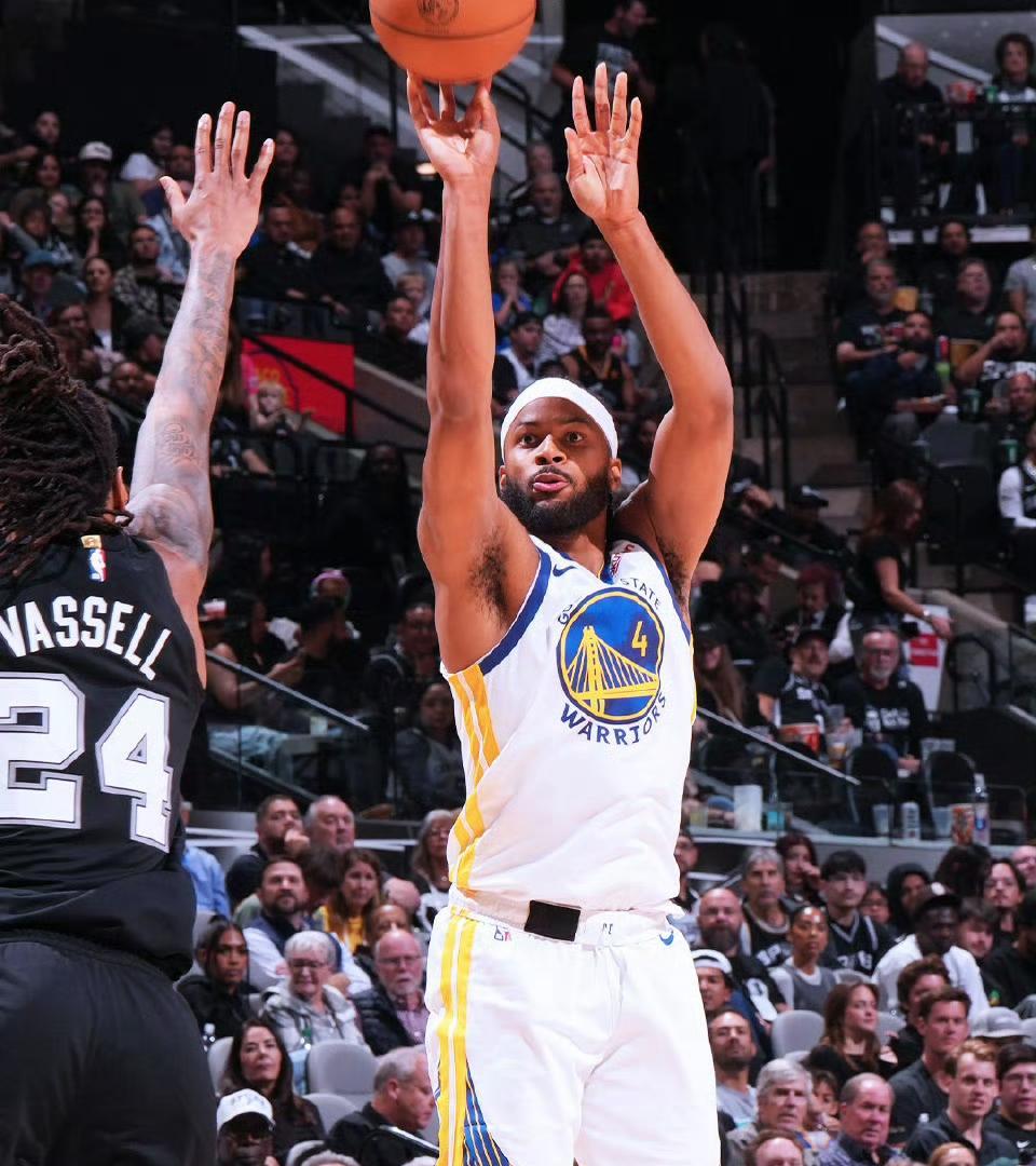 勇士队在客场以125-121险胜马刺，但有3人的表现仍值得我们批评！
1. 库明