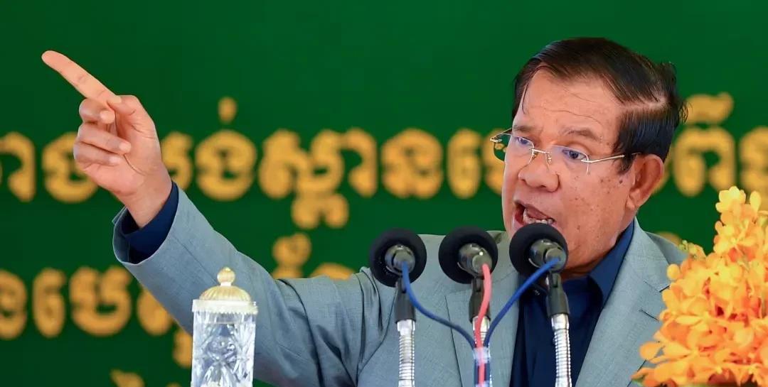 柬泰边境冲突剑拔弩张！
综合柬泰新闻，泰军表示泰柬边境多地发生交火 柬军使用BM