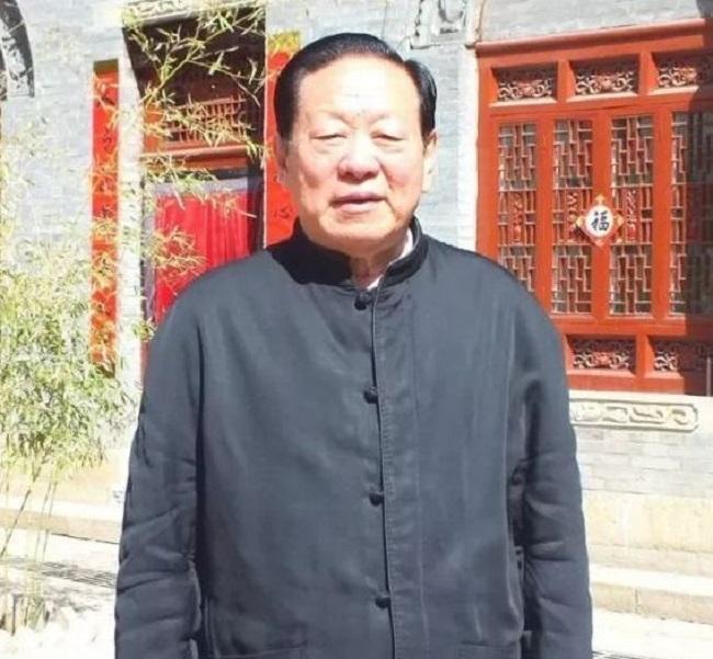 1990年，李鹏总理意外得知能源部副部长胡富国的爱人居然在烧锅炉，于是赶忙打电话