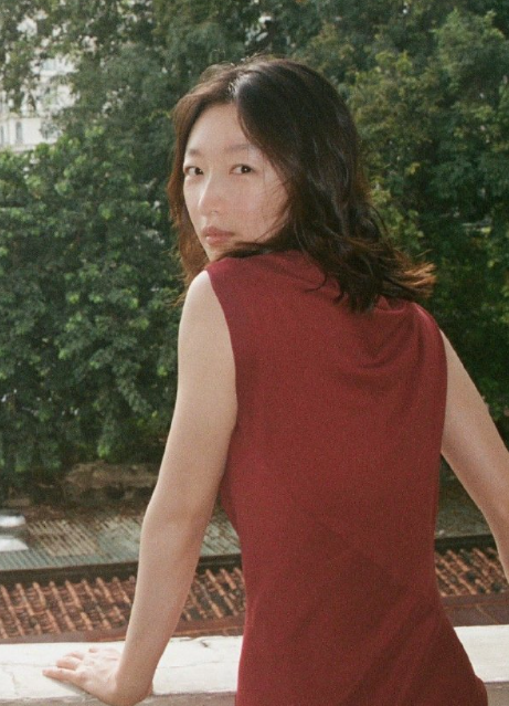 扔飞盘引发的“较量”太上头！两人积极得像在比拼，经典场面让人看得津津有味，内娱这