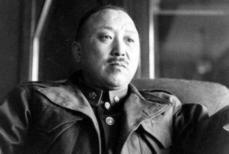 1942年1月初，蒋介石设家宴，来重庆开会的卫立煌也收到请帖。
卫立煌给侍从室打
