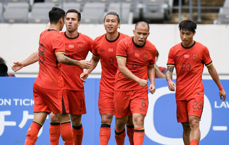 在国足VS中国香港的比赛中这是我印象中黄政宇代表国足踢得最好的一场比赛，不仅仅是