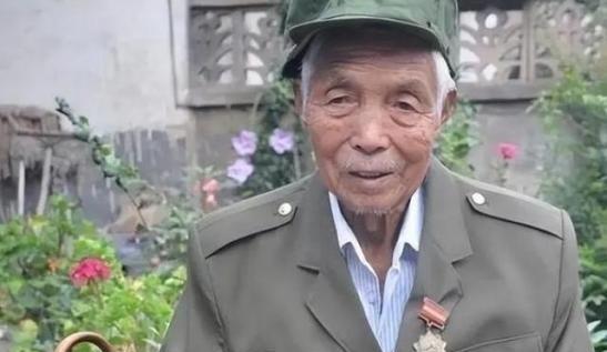 1979年，战士黄干宗被两名越南女兵活捉，他本已经做好了慷慨赴死的准备，没想到两