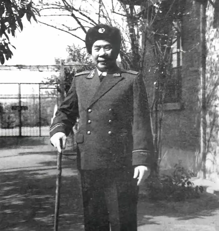 上世纪60年代的一天，有七、八个人手持短枪，冲进了空降兵第15军参谋长齐钉根少将
