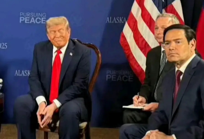 美国官员相继表态:
鲁比奥说，俄乌若要达成和平协议，就必须相互妥协，各退一步。