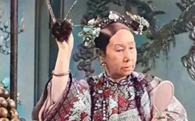 1880年，慈禧的屁股上长了痔疮，烦躁的很太医们束手无策，毕竟谁敢摸太后的屁股啊