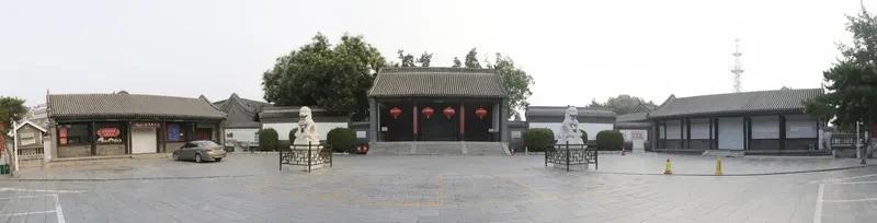 乾隆见过道光和咸丰吗？
乾隆见过道光，没有见过咸丰，
有意思的是乾隆见过比咸丰还
