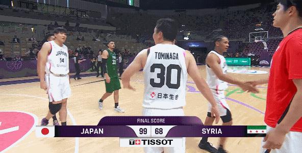 日本男篮这上下半场冰火两重天啊，上半场仅仅拿到32分，结果比赛结束是98分，也就