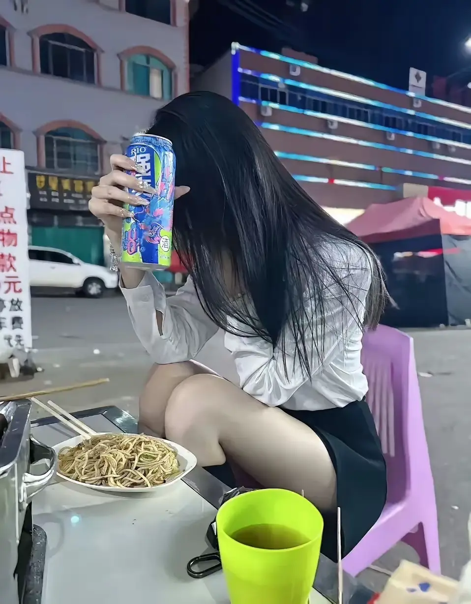 路边的炒面也很好吃😋 ​
