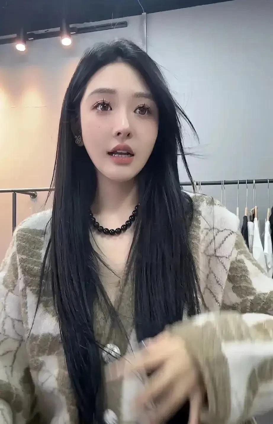 小杜凤称具俊晔对大S是真心的，看到具俊晔墓地陪伴大S，自己心里特别不舒服，其实时