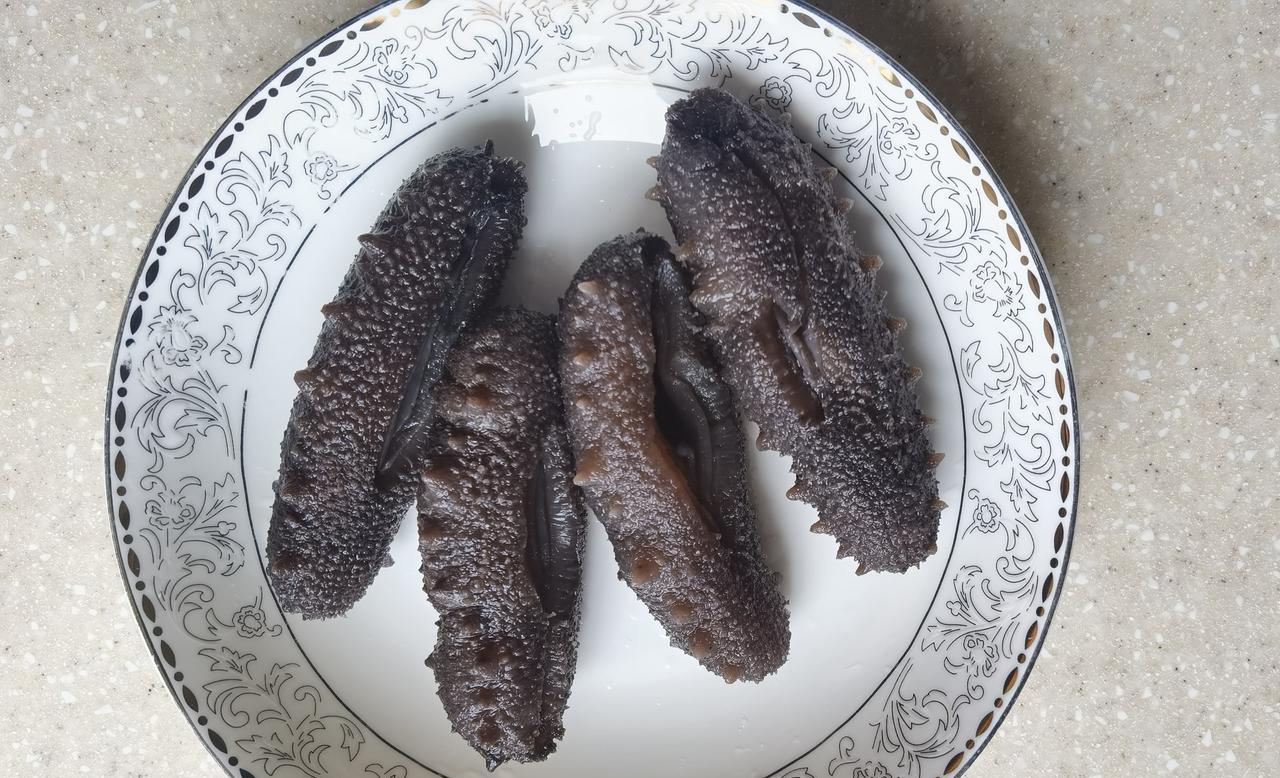 本来是吃土豆出生的，却非要让我给做海参吃，咱哪里会做海参啊，只好把海参当做土豆，