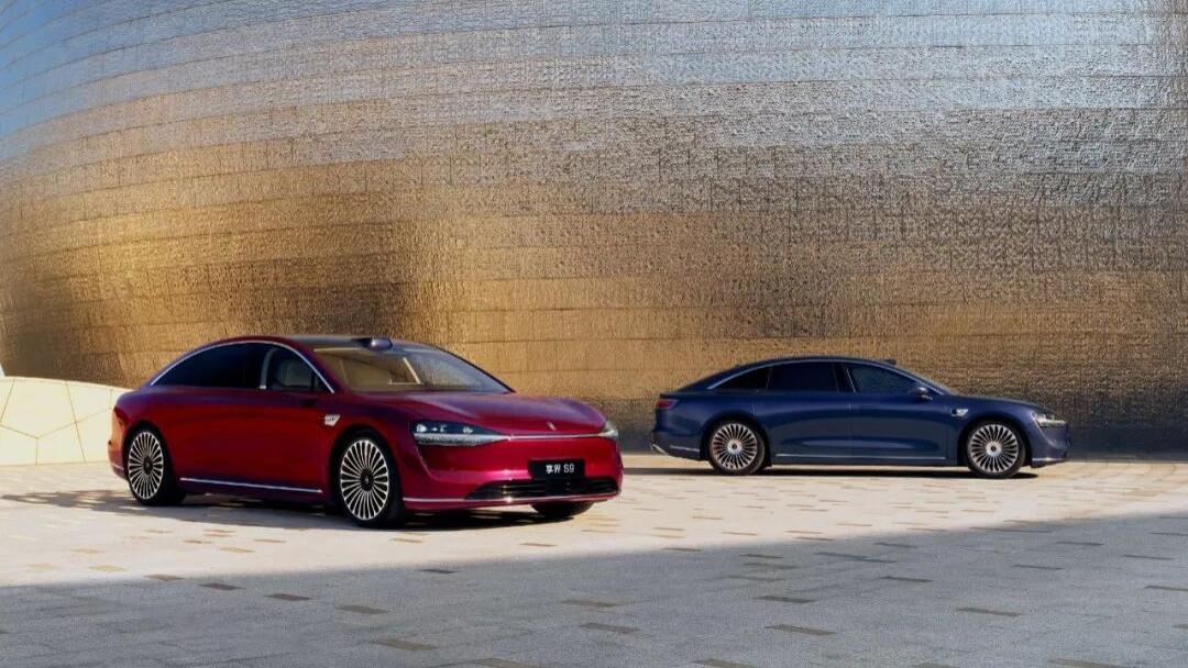 中国新能源车占全球销量近七成；智己LS9预售价33.69万起；新款享界S9要来了；海狮06百日狂销1